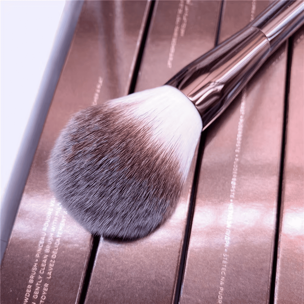 ultra-soft synthetic makeup brush