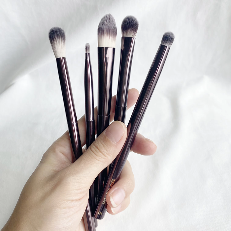 best brushes for shaping and contouring eyes