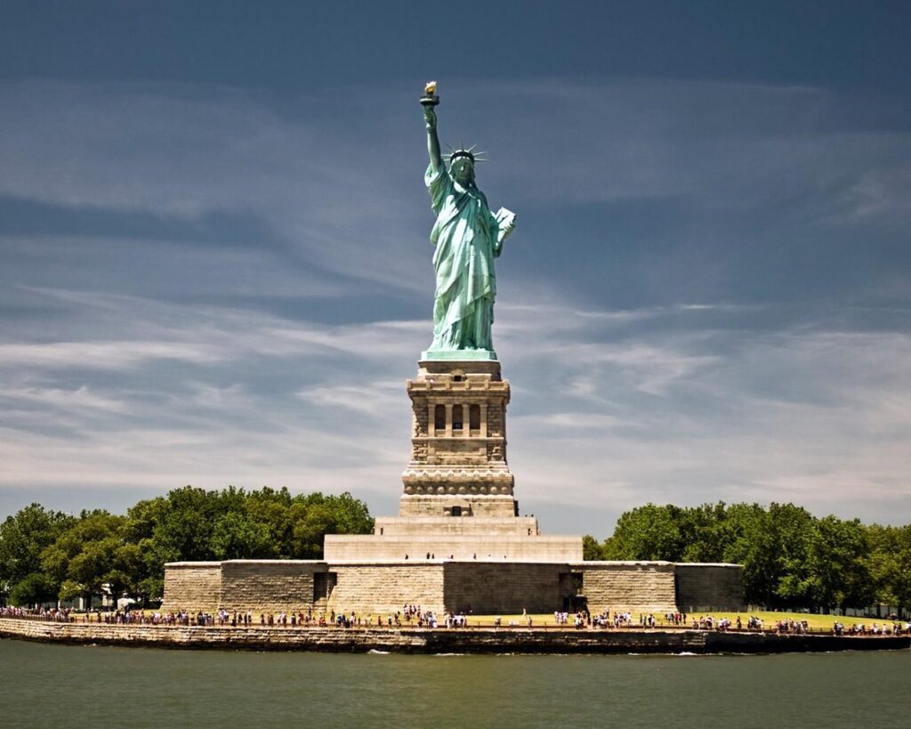 The Best Time to Visit the Statue of Liberty