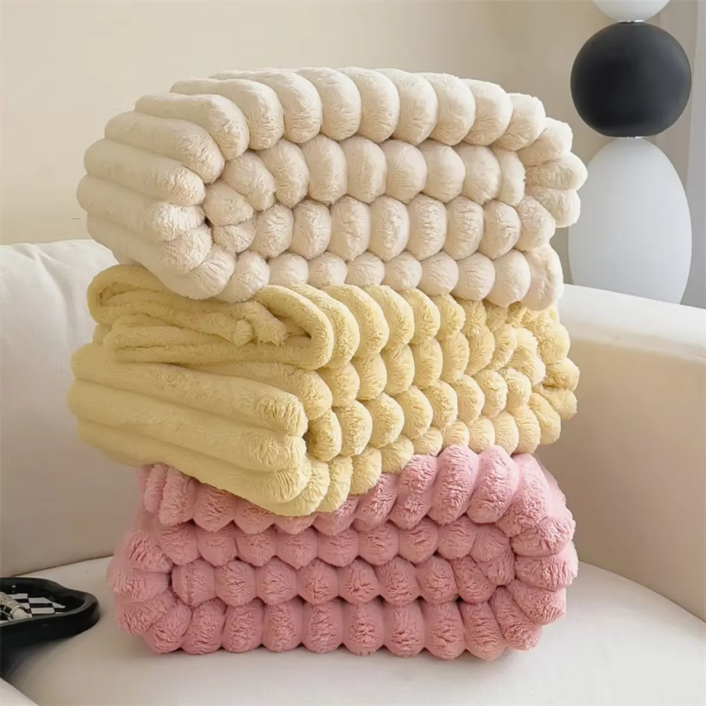 Ultimate Comfort: Crafted from soft, thick material, this blanket provides maximum coziness, whether you’re using it in bed, on the couch, or in the car. It’s a no-brainer for anyone looking to up their comfort game.