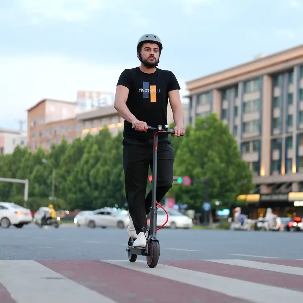 Powerful Performance: Equipped with a 36V 350W motor, the scooter tackles hills with ease, and the 10.4Ah battery gives you a range of up to 25 miles on a single charge.