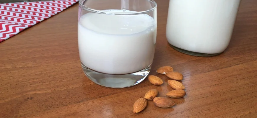 Homemade Almond Milk: Tips for Getting the Creamiest Consistency