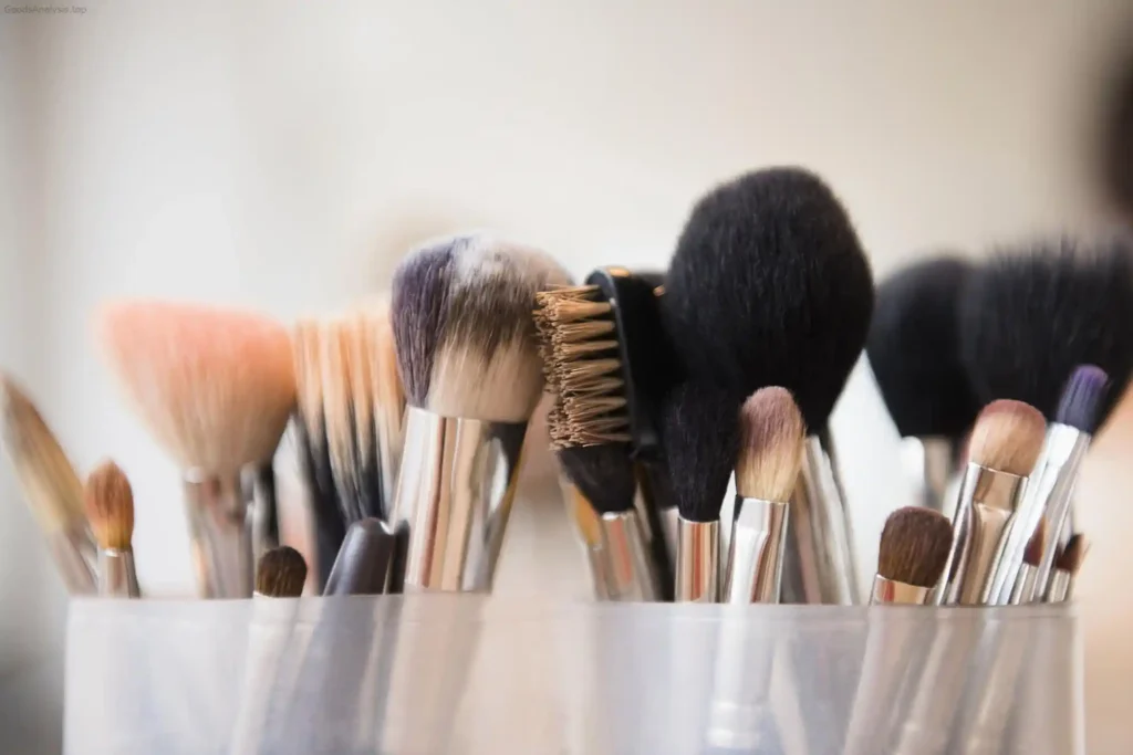 How to Avoid Bacteria Buildup on Your Makeup Brushes  