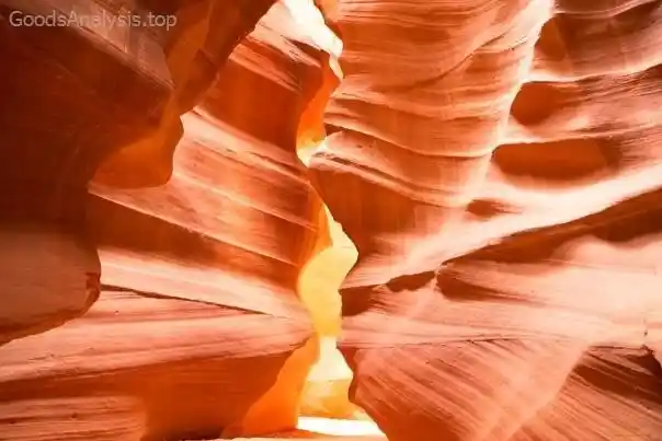 What Makes Antelope Canyon’s Colors So Stunning?  