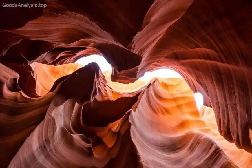 What to Expect on an Antelope Canyon Tour: A Visitor’s Guide  