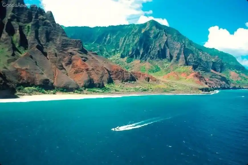 Na Pali Coast Kayaking: Paddle Through Kauai’s Coastal Beauty  