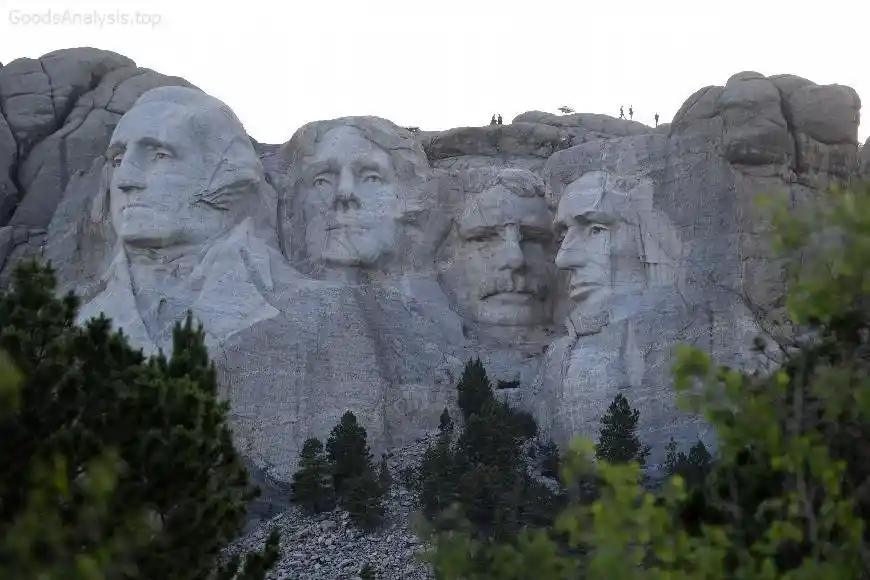 Mount Rushmore National Memorial Travel Guide: Top Tips for Visitors  