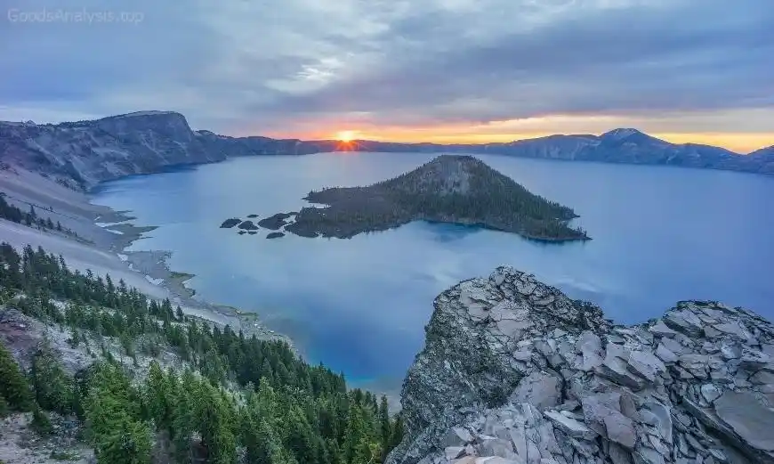 Crater Lake National Park: Must-See Views and Hidden Treasures  