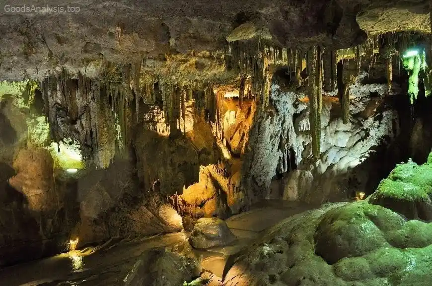 Carlsbad Caverns National Park: A Complete Travel Guide  