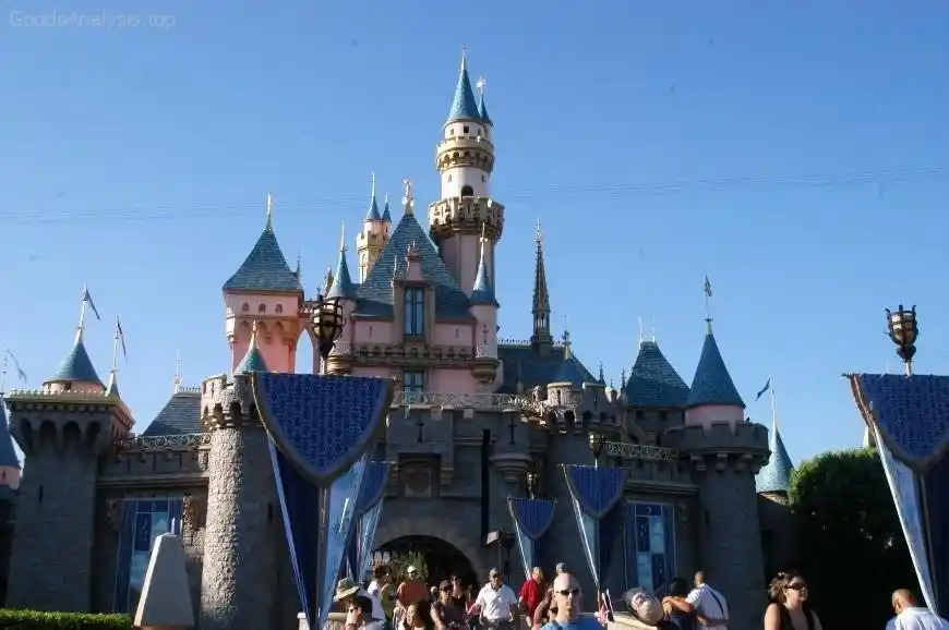 The Magic of Disneyland Resort: A Complete Visitor’s Guide  