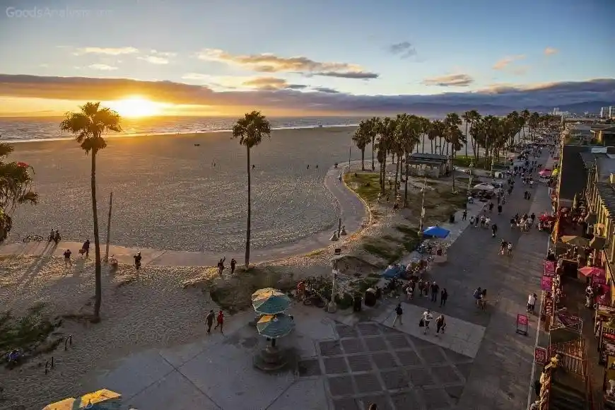 Santa Monica Pier's Iconic Attractions and Historical Significance  