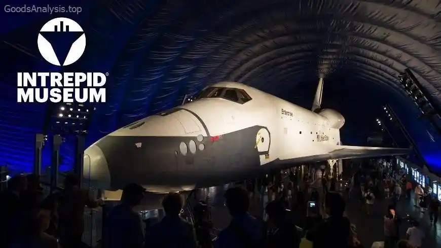 Airplanes, Spacecraft, and More: A Guide to the Smithsonian National Air and Space Museum  