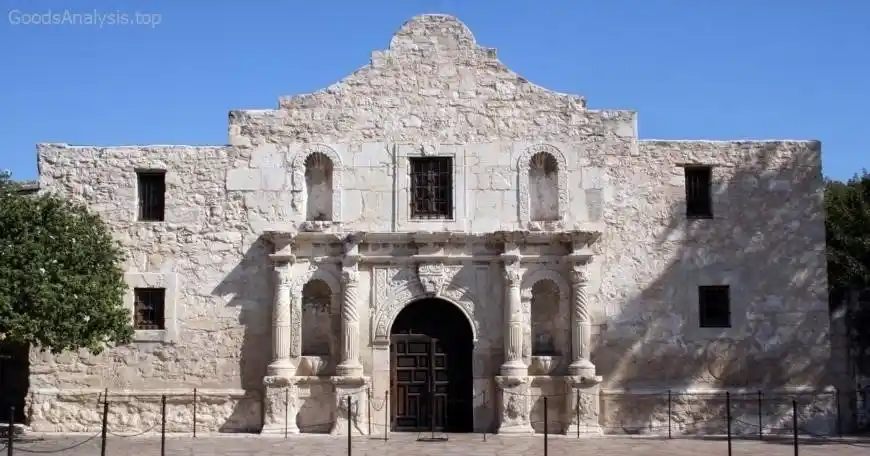 Exploring the Alamo’s Courtyard and Its Hidden Gems  