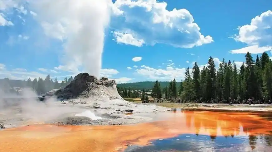 A First-Timer's Guide to Visiting Yellowstone National Park  