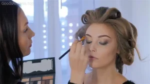 How to Apply Makeup for Beginners: A Complete Guide  