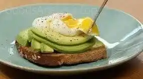 Perfect Poached Eggs for Busy Mornings: A Simple Recipe