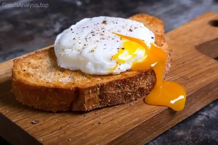 What You’re Doing Wrong When Poaching Eggs (And How to Fix It)  