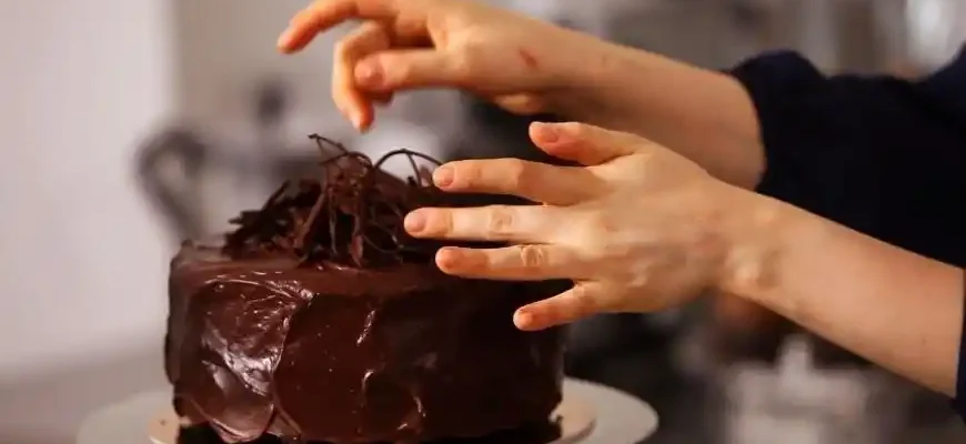 Chocolate Cake for Special Occasions: Recipes and Tips